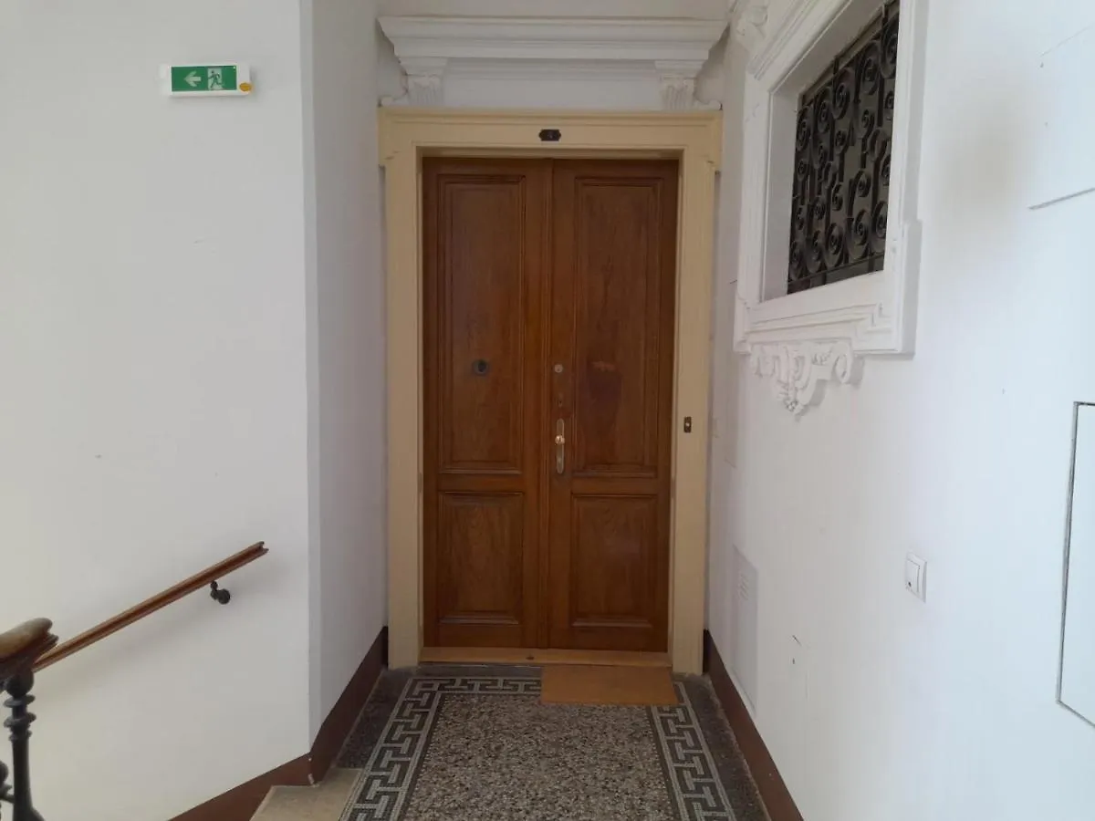Room A In A Central Aristocratic Apartment Βιέννη Αυστρία