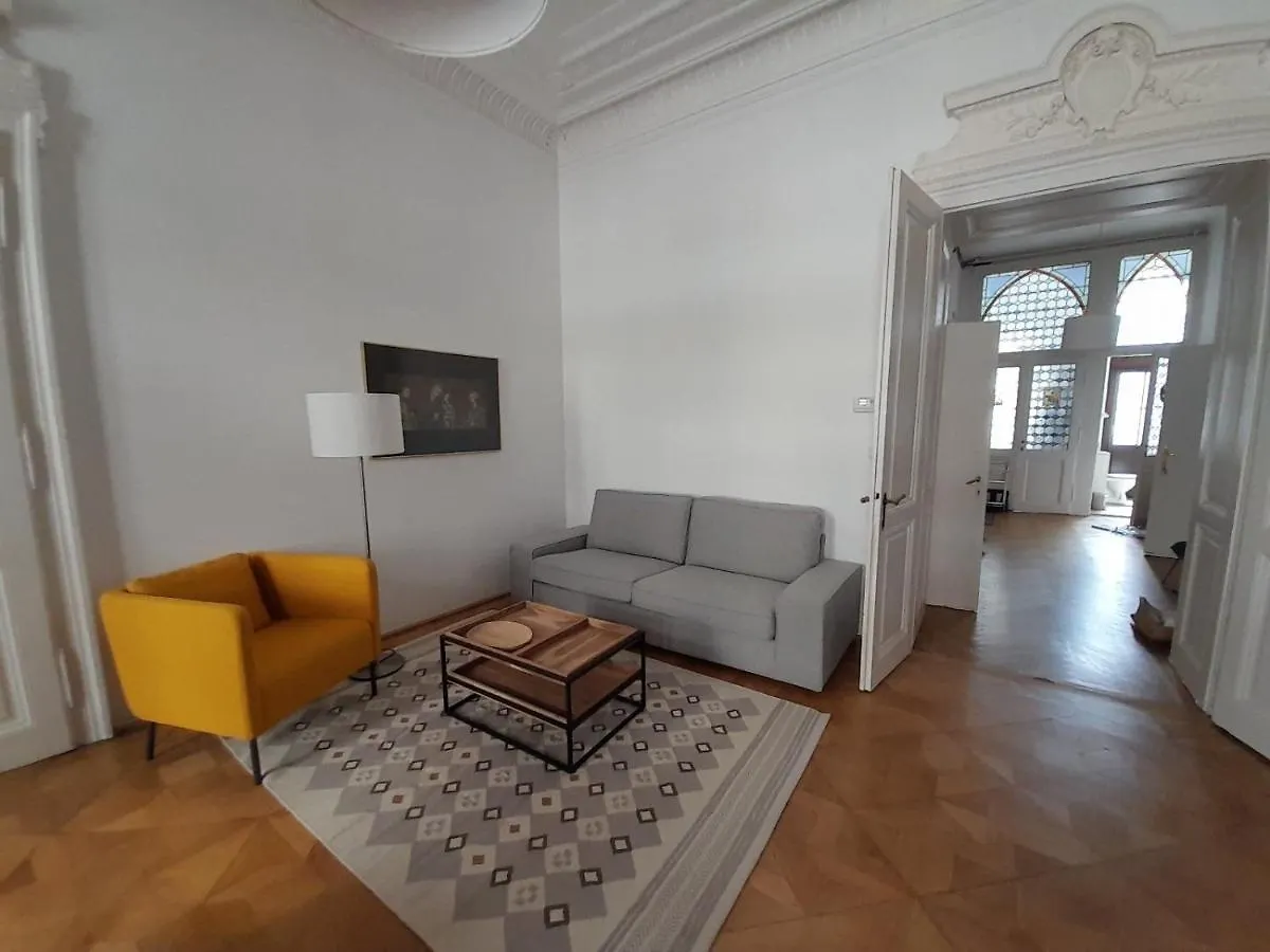 Room A In A Central Aristocratic Apartment Vienna